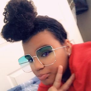 Meet your Posher, Makayla